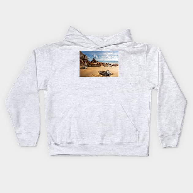 Barafundle Bay Beach Rocks, Pembrokeshire, Wales Kids Hoodie by tommysphotos